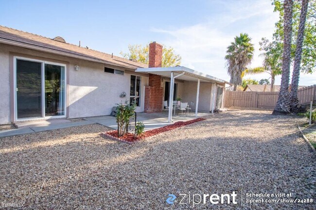 1495 Broken Hitch Rd Oceanside, CA 92056 photo 2