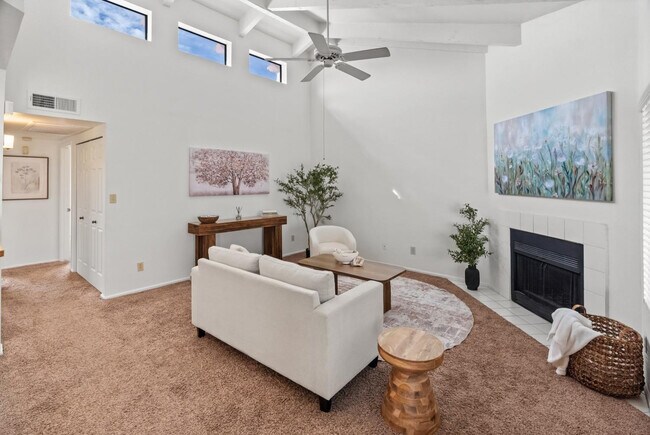 1017 E Maryland Ave Phoenix, AZ 85014 photo 2