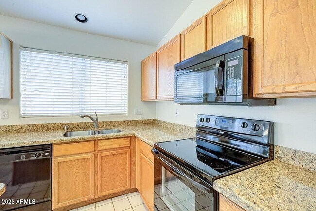 197 W Oxford Ln Gilbert, AZ 85233 photo 2