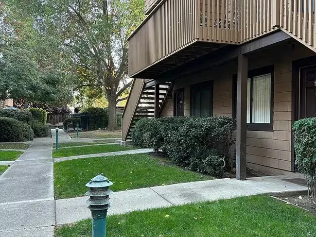2398 Walters Way Concord, CA 94520 photo 4