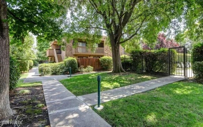 2398 Walters Way Concord, CA 94520 photo 3