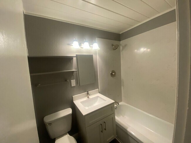 1475 Marclair Dr photo 3