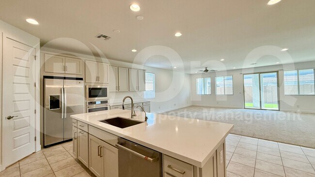 14255 W Alameda Rd Surprise, AZ 85387 photo 3