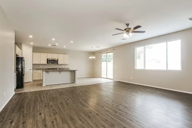 6114 S 30th Ln Phoenix, AZ 85041 photo 3