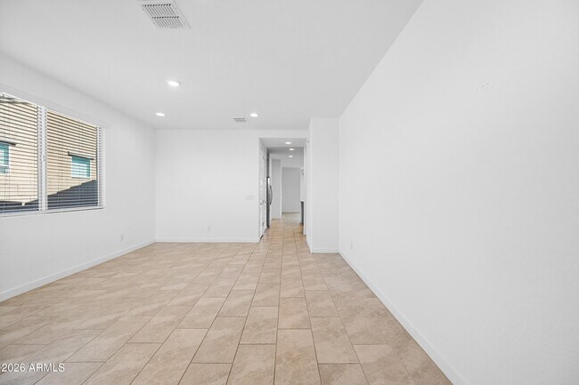 8911 W Solano Dr Glendale, AZ 85305 photo 2