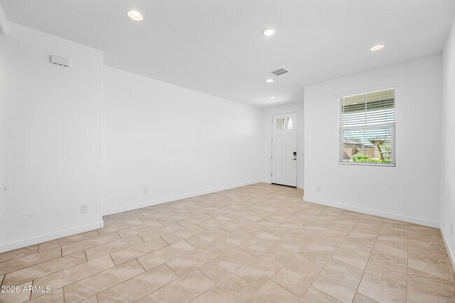 8911 W Solano Dr Glendale, AZ 85305 photo 4