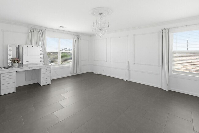 6815 W Encinas Ln Phoenix, AZ 85043 photo 2