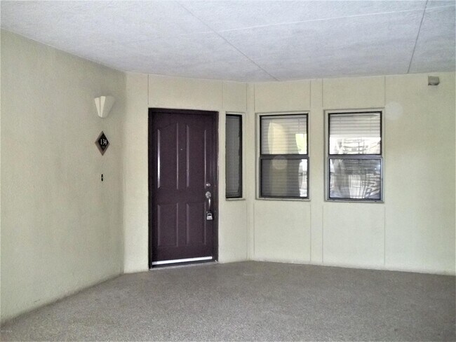 5104 N 32nd St Phoenix, AZ 85018 photo 2