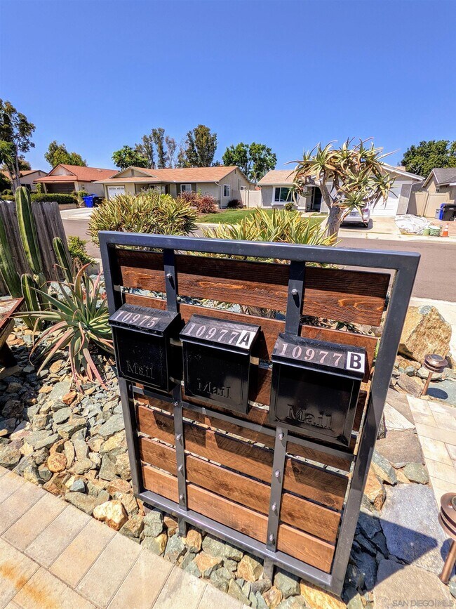 10975 Bali Ln San Diego, CA 92126 photo 2