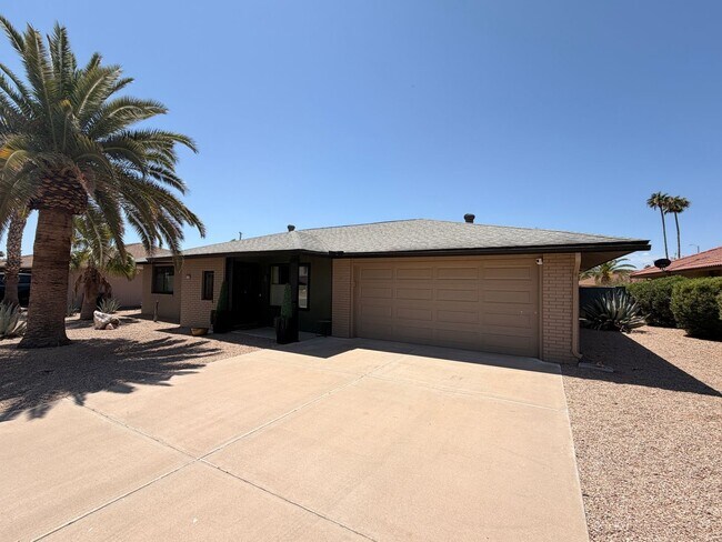 13139 W Seville Dr Sun City West, AZ 85375 photo 2