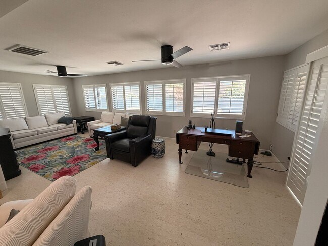 13139 W Seville Dr Sun City West, AZ 85375 photo 3