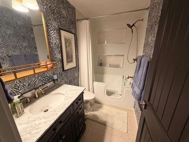 13139 W Seville Dr Sun City West, AZ 85375 photo 5