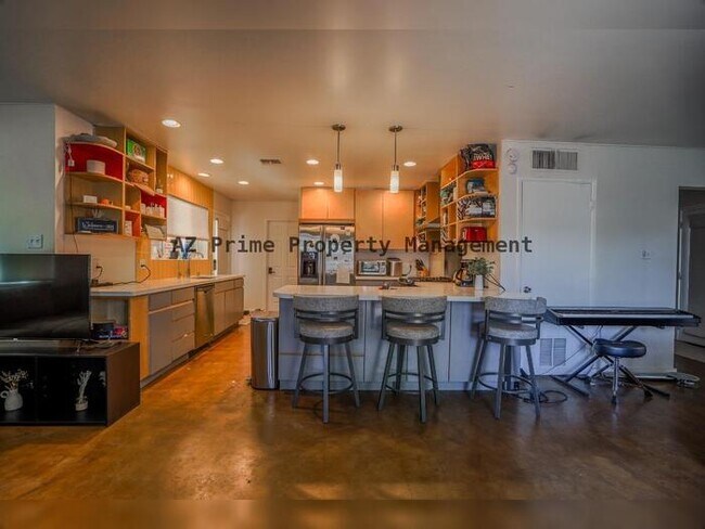 351 E Encanto Dr Tempe, AZ 85281 photo 5