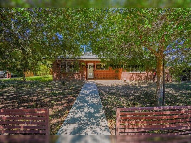 351 E Encanto Dr Tempe, AZ 85281 photo 2