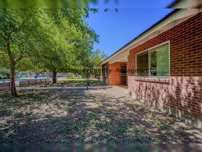 351 E Encanto Dr Tempe, AZ 85281 photo 3