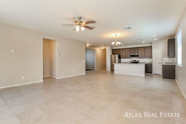 18660 W Robin Ln Surprise, AZ 85387 photo 4