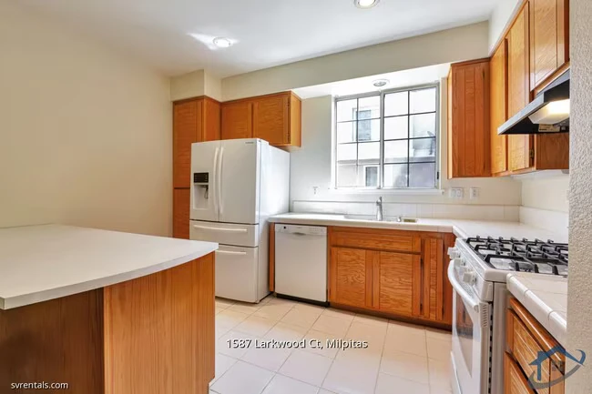 1587 Larkwood Ct Milpitas, CA 95035 photo 2