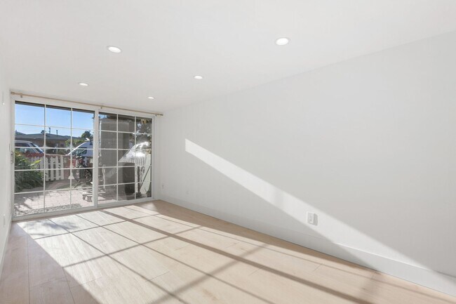 209 Melrose Ave Encinitas, CA 92024 photo 3