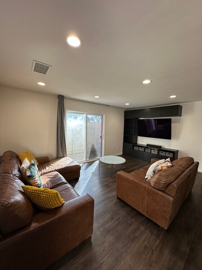 7775 Camino Glorita San Diego, CA 92122 photo 5