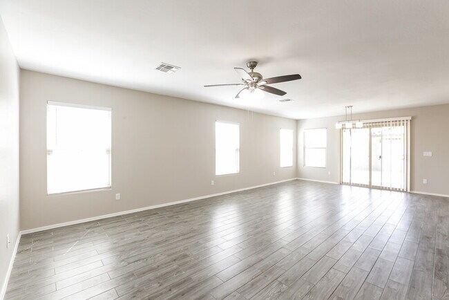 17211 W Gibson Ln Goodyear, AZ 85338 photo 3