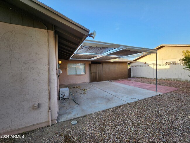 5117 W Acoma Dr Glendale, AZ 85306 photo 2