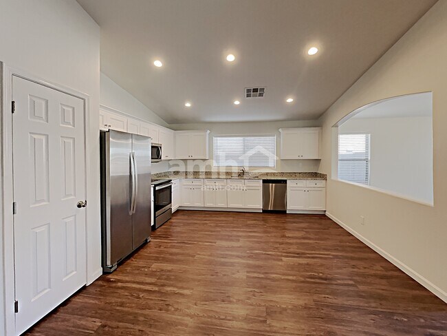 17211 W Watkins St Goodyear, AZ 85338 photo 3