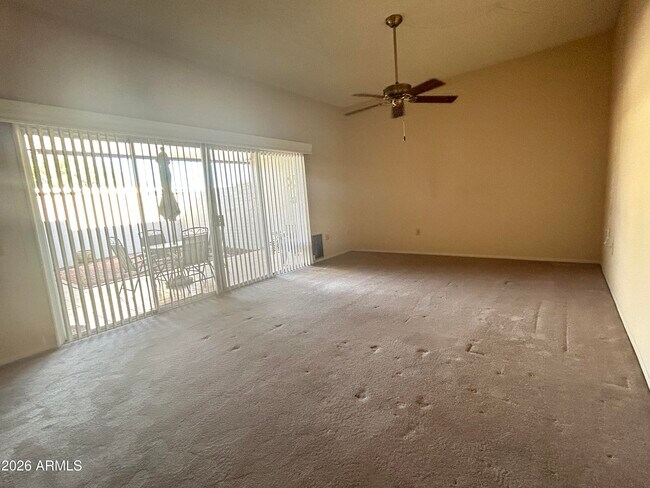 GREAT TOWNHOME IN YUCCA COURT photo 5