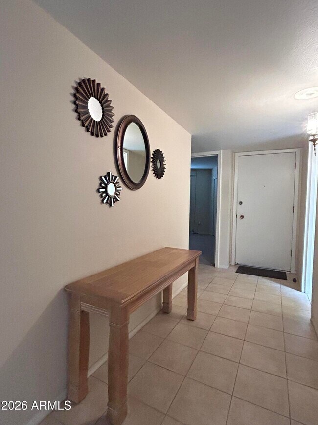 GREAT TOWNHOME IN YUCCA COURT photo 4
