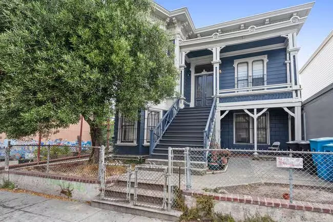 807 Treat Ave San Francisco, CA 94110 photo 2