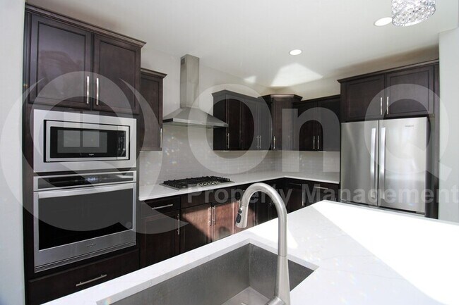 5658 N 88th Ln Glendale, AZ 85305 photo 4