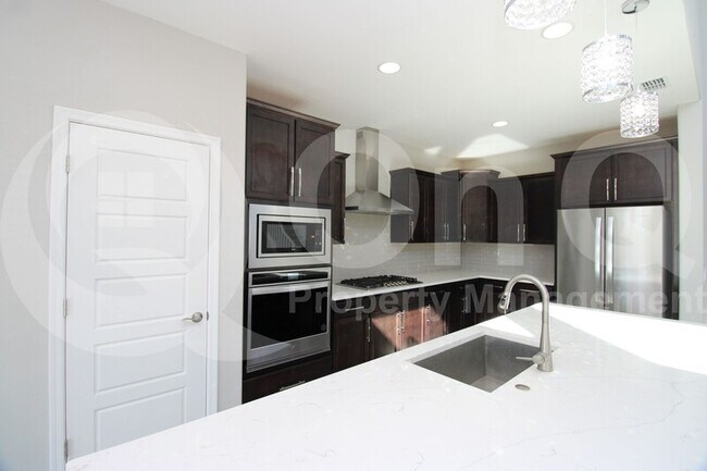 5658 N 88th Ln Glendale, AZ 85305 photo 5