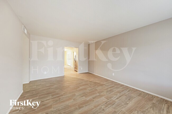 2719 E Charleston Ave Phoenix, AZ 85032 photo 3