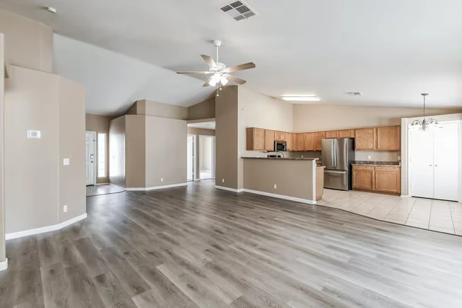 527 N Bailey Cir photo 5