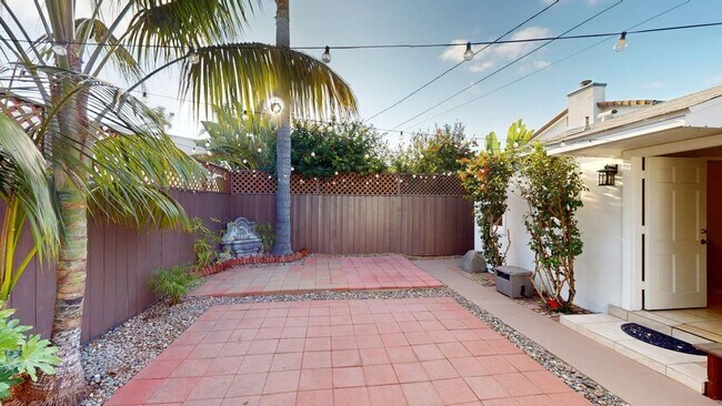 361 G Ave Coronado, CA 92118 photo 2