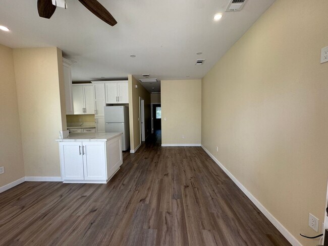 2121 Ocean View Blvd San Diego, CA 92113 photo 5