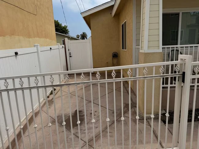 2121 Ocean View Blvd San Diego, CA 92113 photo 3