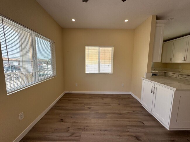 2121 Ocean View Blvd San Diego, CA 92113 photo 4