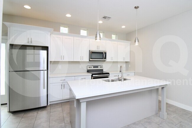 3000 N 37th St Phoenix, AZ 85018 photo 2