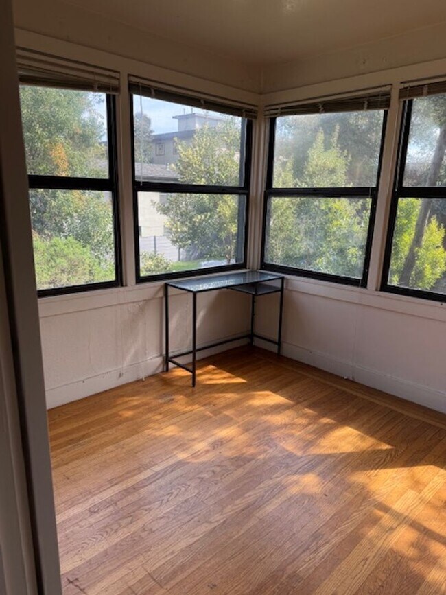 2727 Hillegass Ave Berkeley, CA 94705 photo 4
