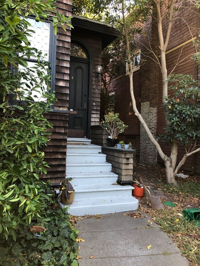 2727 Hillegass Ave Berkeley, CA 94705 photo 2