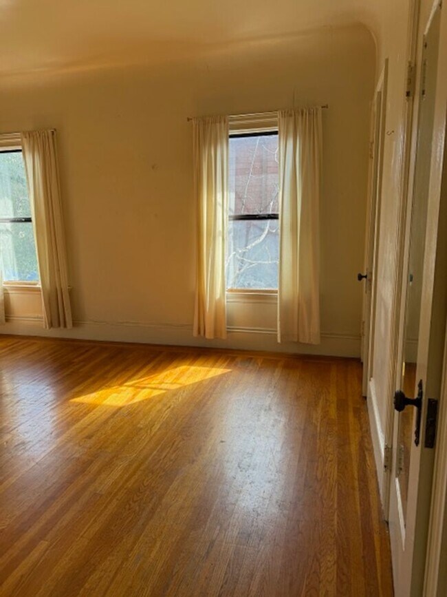 2727 Hillegass Ave Berkeley, CA 94705 photo 5