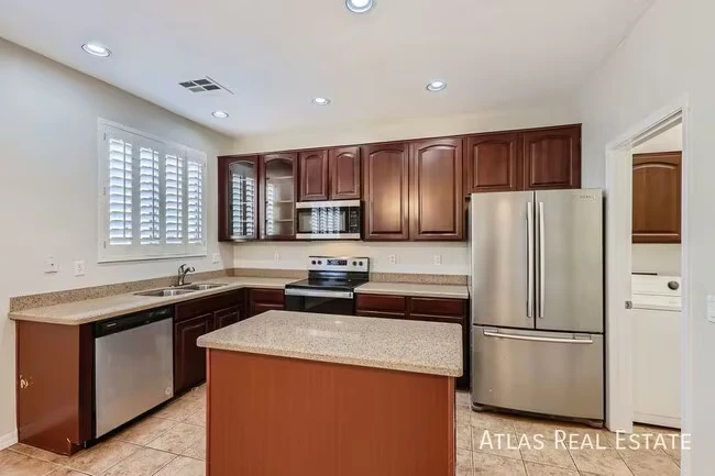 17456 W Mauna Loa Ln Surprise, AZ 85388 photo 3
