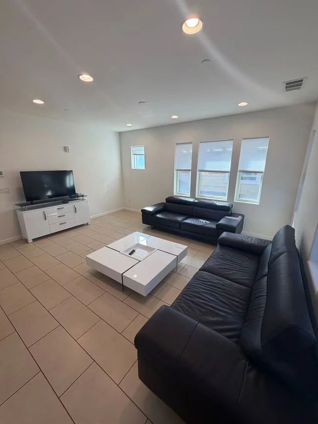 401 S Hummingbird Ln San Mateo, CA 94402 photo 5