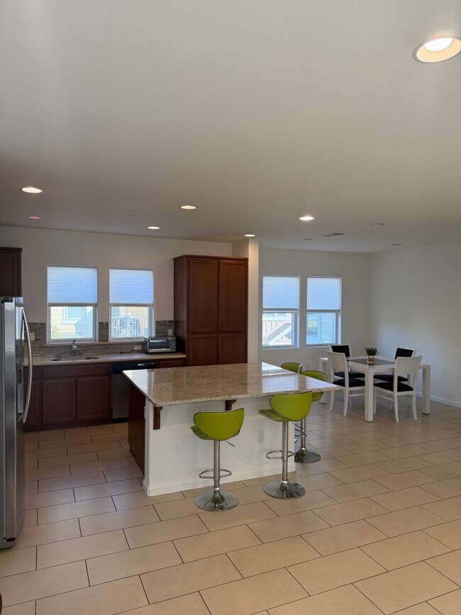 401 S Hummingbird Ln San Mateo, CA 94402 photo 3