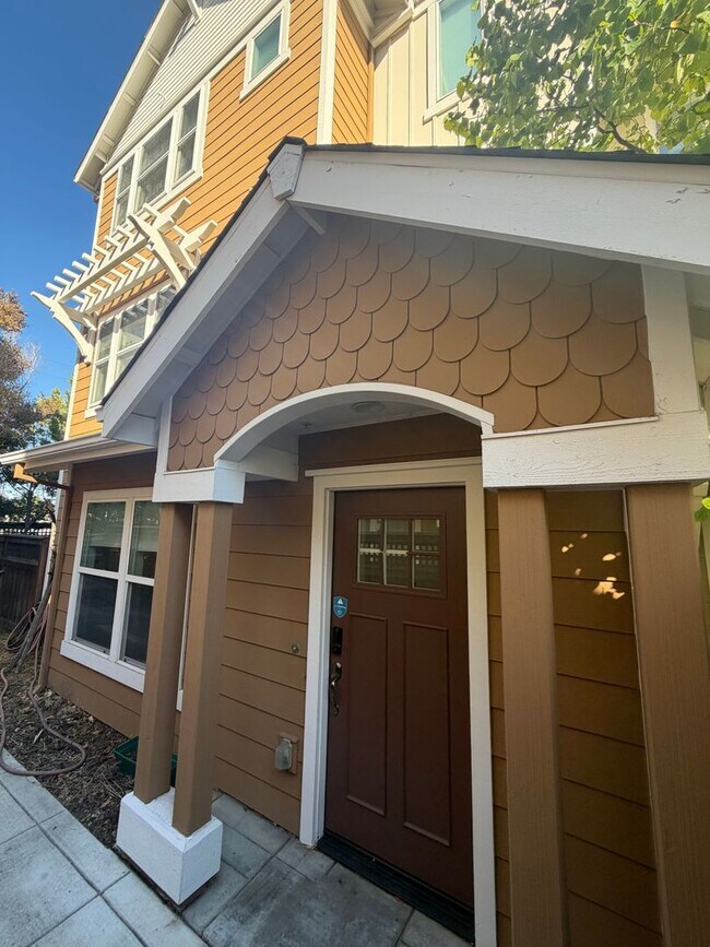 401 S Hummingbird Ln San Mateo, CA 94402 photo 2