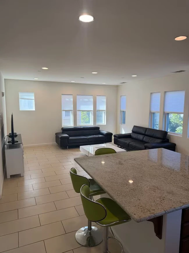 401 S Hummingbird Ln San Mateo, CA 94402 photo 4