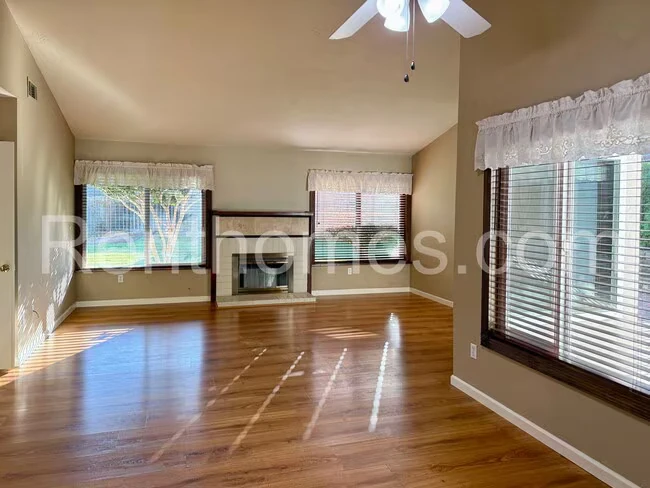 1160 Via Camellia San Marcos, CA 92069 photo 3