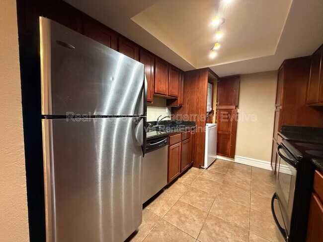 3825 E Camelback Rd Phoenix, AZ 85018 photo 4