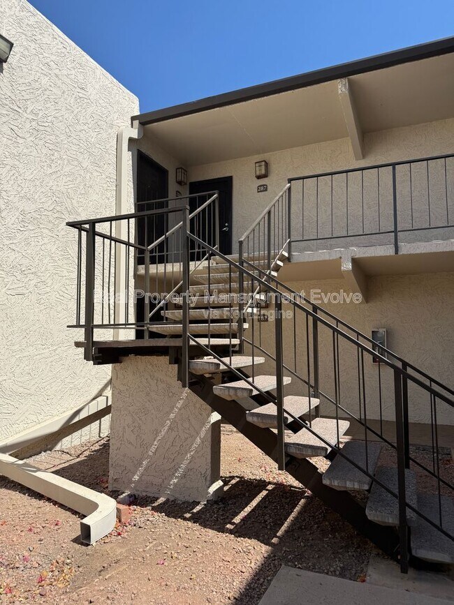 3825 E Camelback Rd Phoenix, AZ 85018 photo 2