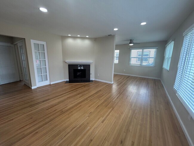 1130 Thomas Ave San Diego, CA 92109 photo 5